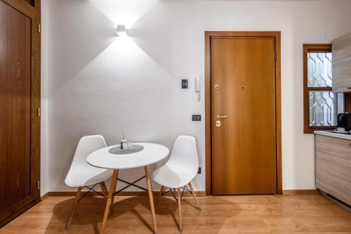 One-Bedroom Apartment image 2