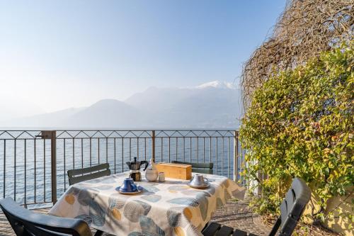 Il Glicine sul Lago - Wisteria on the lake 3