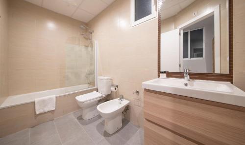 Four-Bedroom Apartment room in Apartamento 4 dormitorios en Calle Roselló You Stylish Apartments