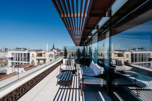 652103915 Thompson Madrid, by Hyatt