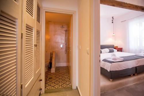 Chic & Modern Apartments with swim access, Halki (photo 10)