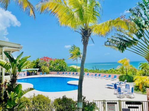 East End Oasis - Hidden Gem 3BR-2BA Ocean Views in Teagues Bay