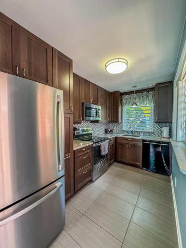 East End Oasis - Hidden Gem 3BR-2BA Ocean Views in Teagues Bay