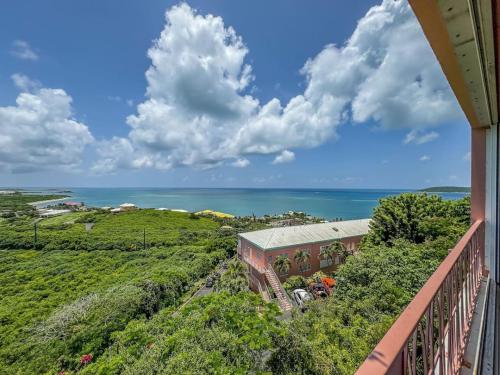 East End Oasis - Hidden Gem 3BR-2BA Ocean Views in Teagues Bay