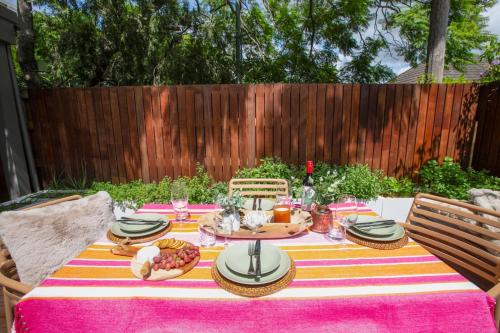 Charming Retreat in Exclusive Glebe Estate - main image