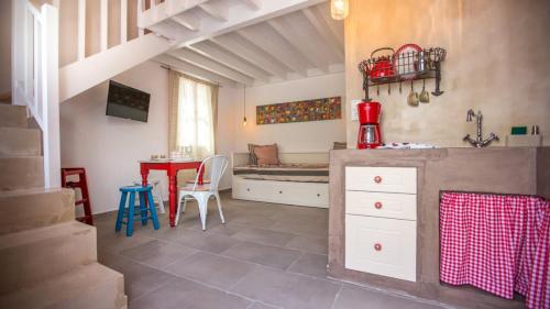 Chic & Modern Apartments with swim access, Halki (photo 4)