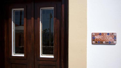 Chic & Modern Apartments with swim access, Halki (photo 6)