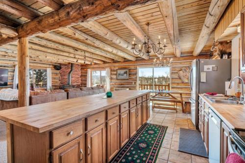Amazing 3200Sq ft Upgrade Log Cbn GameRoom HotTub in Tarryall Mountain