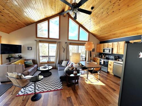 Rocky Mt Cabin 2bed loft Hot Tub Amazing Views in Tarryall Mountain