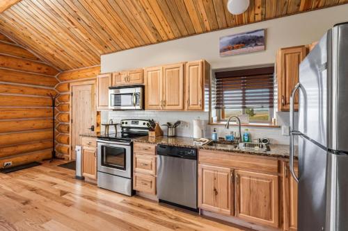 Sweet MTN Cabin 2bedroom 2bath picturesque views in Блу ривър