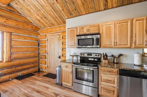 Sweet MTN Cabin 2bedroom 2bath picturesque views in Блу ривър