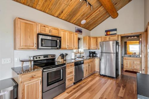 Sweet MTN Cabin 2bedroom 2bath picturesque views in Блу ривър
