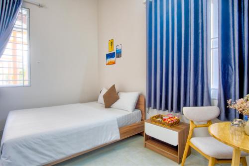 Standard King Room image 4