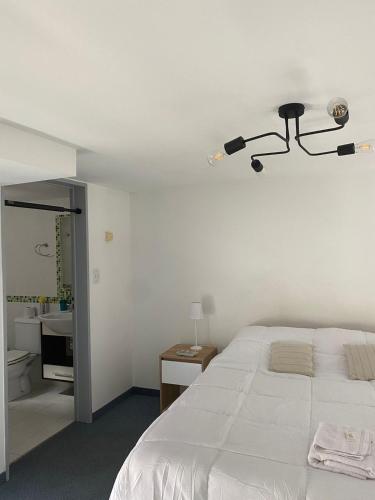 One-Bedroom Apartment image 4