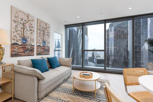 Fantastic Location 2BR in CBD with Pool Gym Sauna, Melbourne