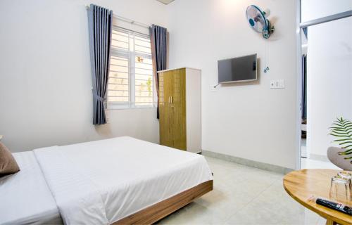 Superior King Room image 3