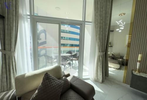 Luxurious 2-Bedroom Haven - image 9
