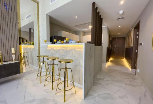 Luxurious 2-Bedroom Haven - image 4