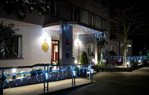 Logis Hotel & Restaurant Au Lion d'Or in Burnhaupt-le-Haut