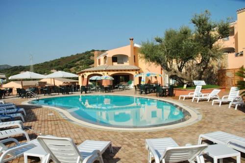Residence with swimming pool just 5 minutes from Budoni, apartments with air conditoning and private outdoor area