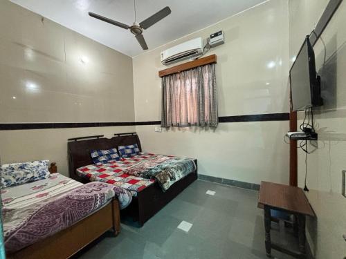 Budget Double Room image 10