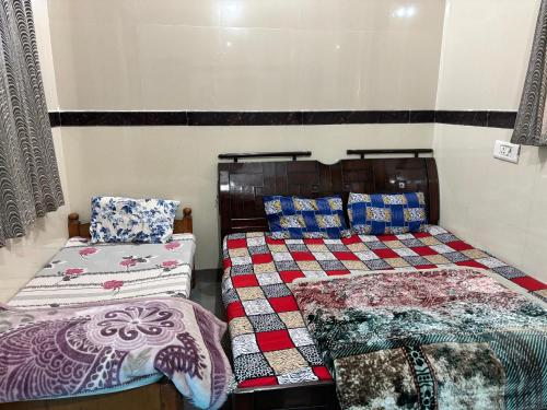 Budget Double Room image 7