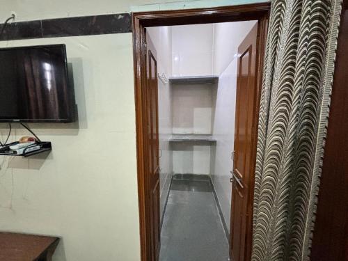 Budget Double Room image 3