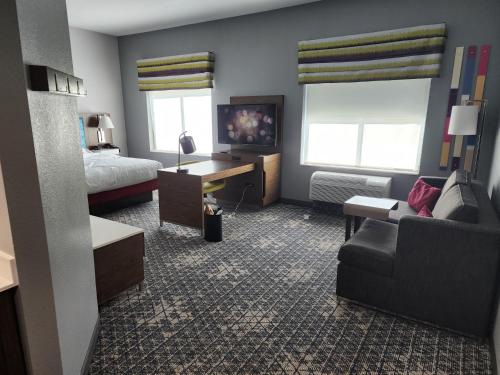 Hampton Inn & Suites Pittsburgh New Stanton PA - image 16