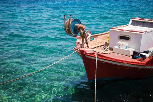 Kilátás, Charming Waterfront Studio with swimming access in Halki