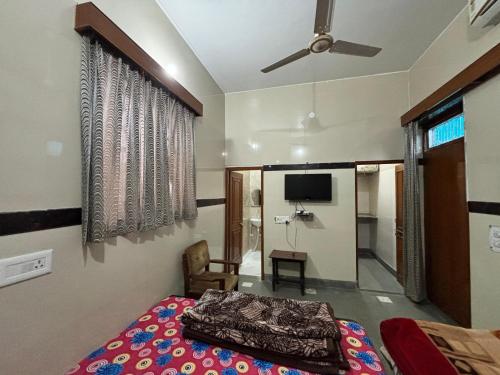 Budget Single Room image 9