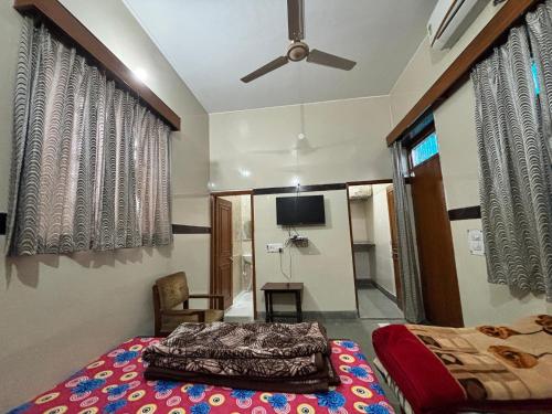 Budget Single Room room in Shri Gaya Prasad Dham