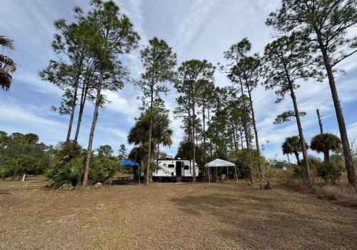 A környék, Cozy new camper on lake front & access to fishing in Clewiston