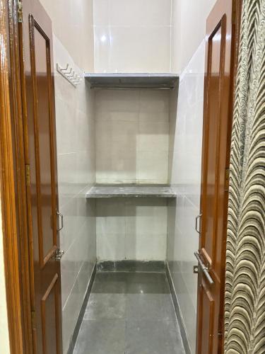 Budget Single Room image 5