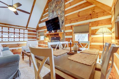 Mountain View Cabin with Hot Tub 27 Mi to Asheville in Clyde, USA
