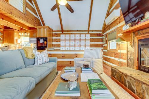 Mountain View Cabin with Hot Tub 27 Mi to Asheville in Clyde, USA
