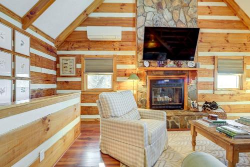 Mountain View Cabin with Hot Tub 27 Mi to Asheville in Clyde, USA