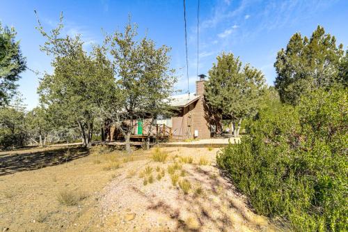 Peaceful Strawberry Cabin Fire Pit and Hot Tub