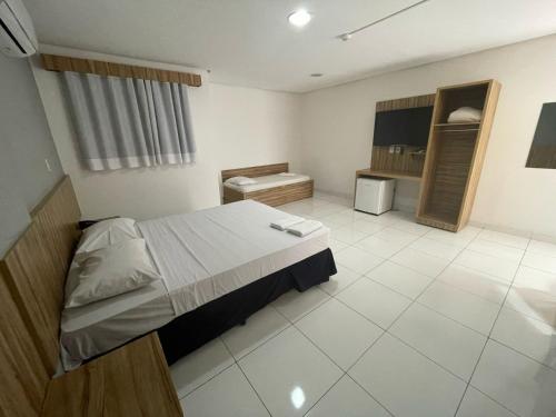1 double bed, 1 twin bed