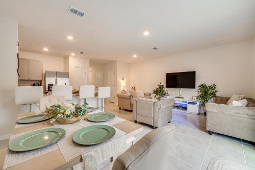 Davenport Home with Pool Access and Patio!