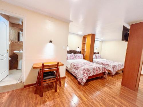 Twin Room with Private Bathroom image 10