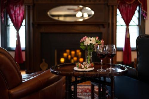 Manor House Inn in Norfolk, USA