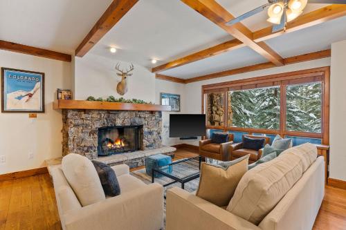 Bear Paw Lodge C204 - Tap to explore photos