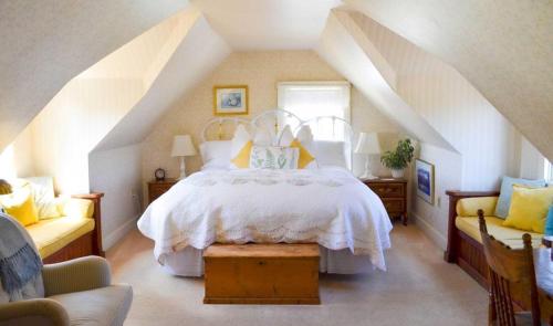 Headlands Inn Bed and Breakfast