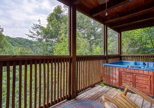 Surrounding environment, Tennessee Twilight Cabin in Oldham