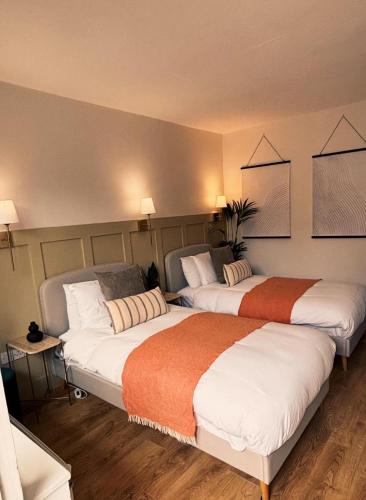 2 twin beds