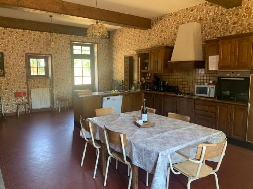 Konyha, Grande maison aux portes de Vire in La Graverie (Alsó-Normandia)