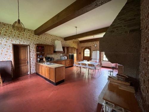 Konyha, Grande maison aux portes de Vire in La Graverie (Alsó-Normandia)