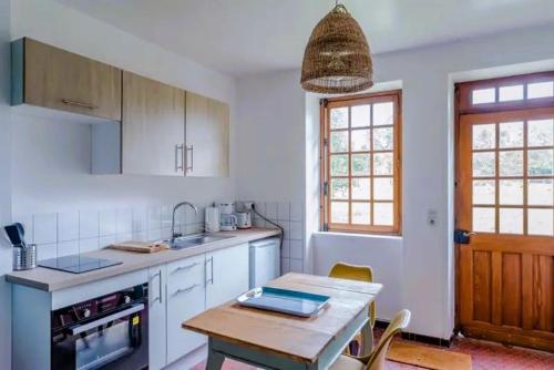 Konyha, Grande maison aux portes de Vire in La Graverie (Alsó-Normandia)