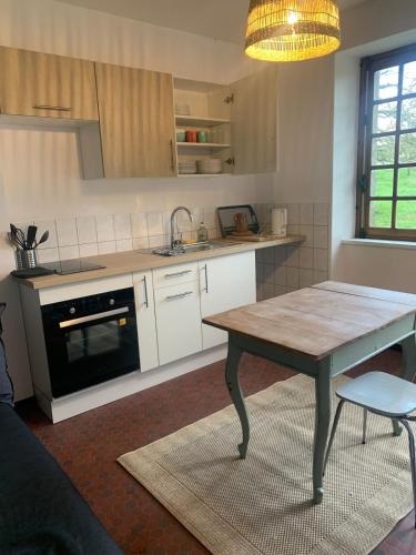 Konyha, Grande maison aux portes de Vire in La Graverie (Alsó-Normandia)