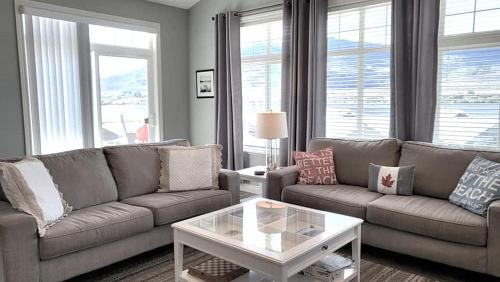 Lake View Cottage Fantastic Views - 2 Kitchens in Osoyoos, Canada